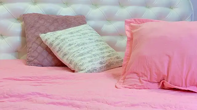 LadySweetWife webcam