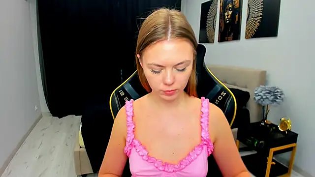 strawberrye - Strawberrye's free webcam - UK Sex Cams