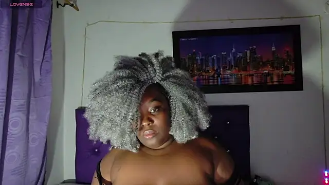 ebony_NeighborMoans webcam