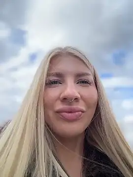 NewLale Live Webcam on Stripchat