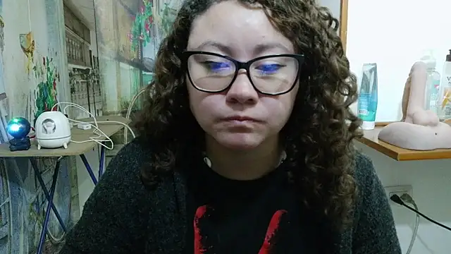 curly_greeneyed webcam