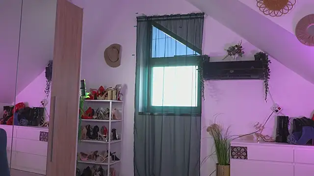 amaliamour (F young) - Free boobies all night