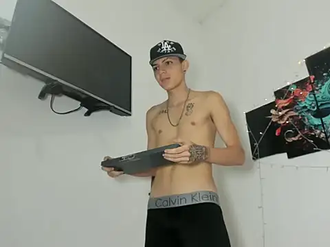 Yherferson_45 webcam