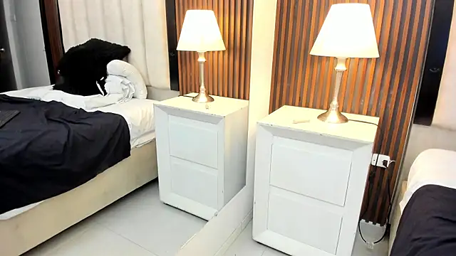 Molly_Thonsonn webcam