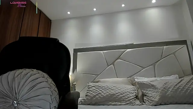 Natasha_Kiim_ webcam