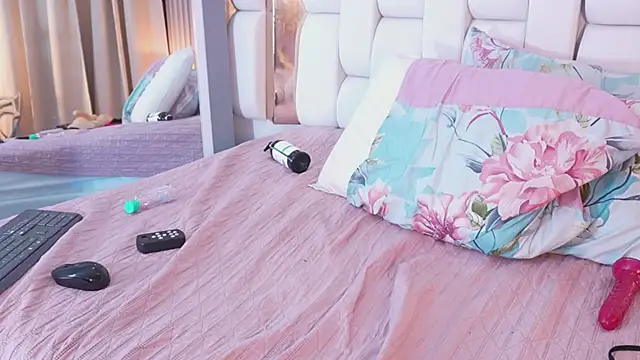 kinkylittlegirll webcam