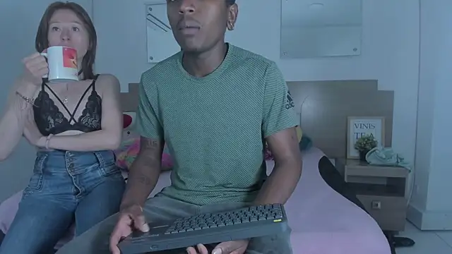 Ebony_N_Blonde webcam