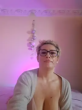 Webcam Model (LunaBlaise)  is live.Free join now!