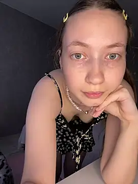 Webcam Model (Holy_Poly)  is live.Free join now!