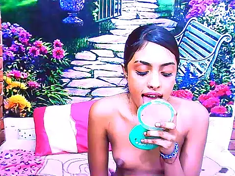 IndianPretty14u2Luv webcam