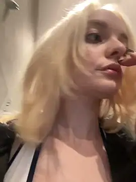 aka_blonde (F young) - Anal plug