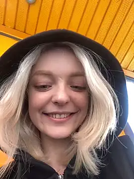 aka_Blonde webcam