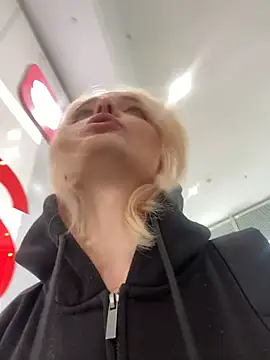 aka_Blonde webcam