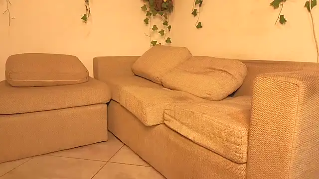 bellydancerhot (F milf) - Anal plug