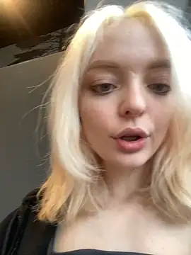 aka_blonde (F young) - Anal plug