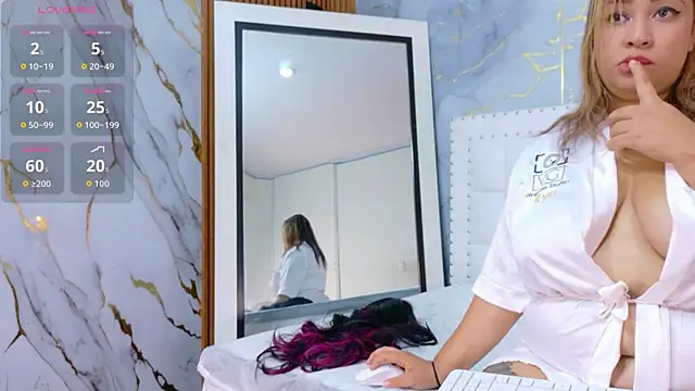 kinkyhousewifee webcam