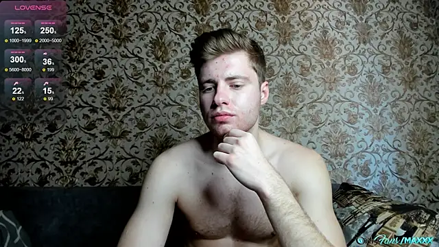 Maxhornyblondieman webcam