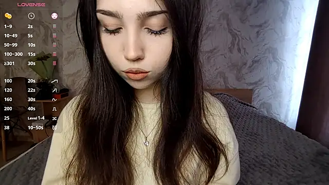 Qwami_Amie webcam