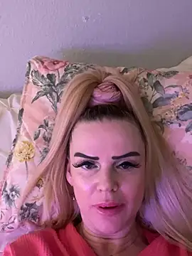 HotMilfNicole webcam