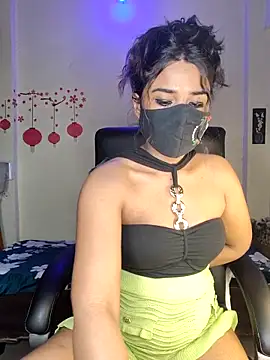 Webcam Model (Black-Pearll) is live