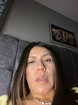 Webcam Model (martina_contreras)  is live.Free join now!