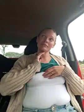 tryingwind (Ask my age) - Flash boobs