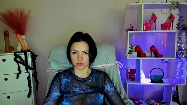 mollybloom40 - Mollybloom40's free webcam - UK Sex Cams