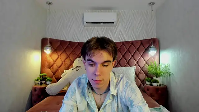 davebevy (M twink) - Hello ! my first goal ( remove top )