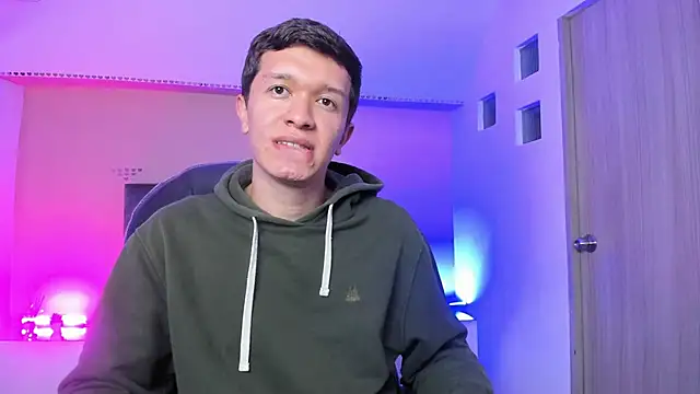 ken_col (M twink) - Show my ass