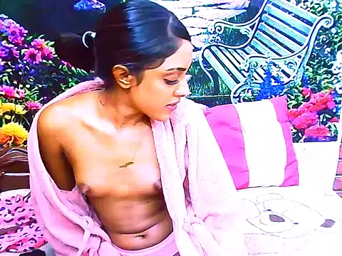 IndianPretty14u2Luv webcam