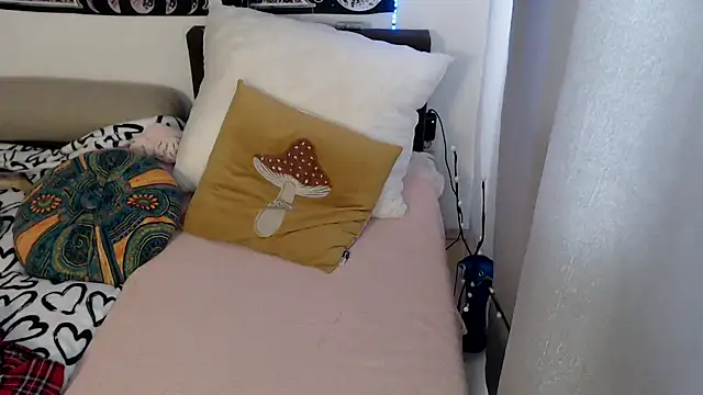 AlienforTwenty webcam