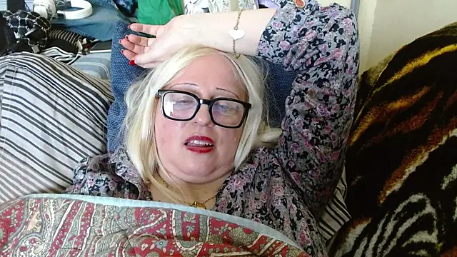 martachatte - Martachatte's free webcam - UK Sex Cams