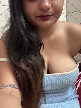 Webcam Model (Curvy_Anaya)  is live.Free join now!