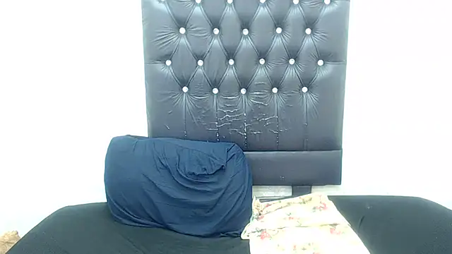 AUGUSTBLOOMxx webcam