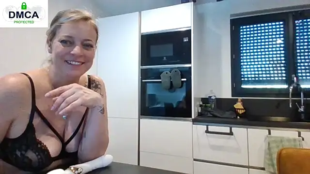 Miss-Chupagirly webcam