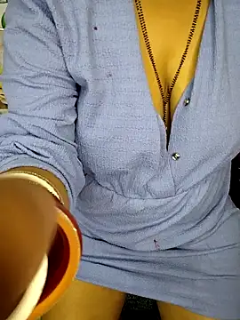 Long_hair_queen webcam