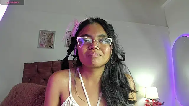 luna_velveth webcam