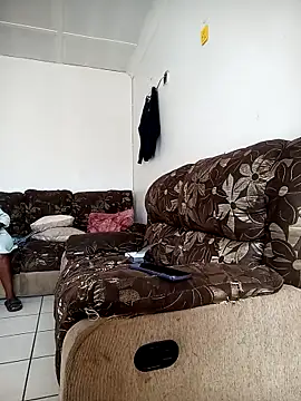 sluttylaura21 webcam