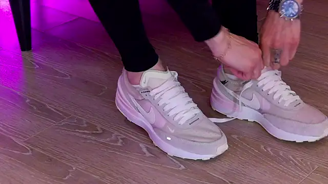 feetvibe (F young) - Foot ASMR - soft tapping, slow movements