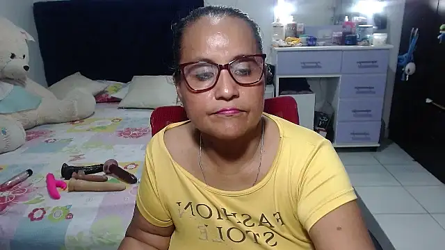 pervert_mommy_ (F mature) - let me make you happy