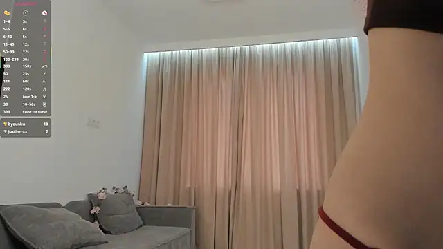 taitefairfield (F teen) - Hold me in doggy and slap my ass x10