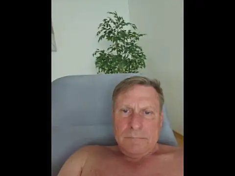 johnnym1 (M mature) - new car