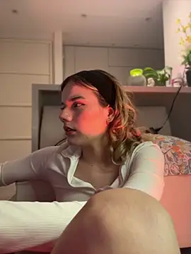 nicolecut (F young) - Doggy fuckmachine and plug anal