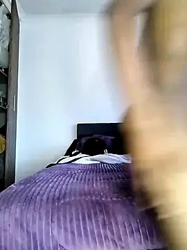 Breezyvikky live sex cam