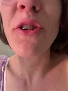 Webcam Model (Kamorana)  is live.Free join now!