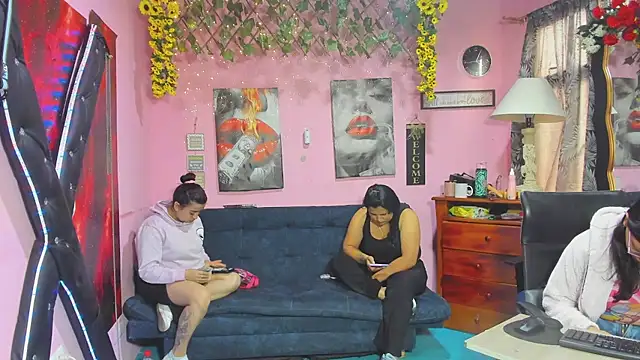 lesbiancuple - Lesbiancuple's free webcam - UK Sex Cams