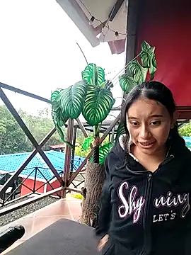  l0lita_emi chat room