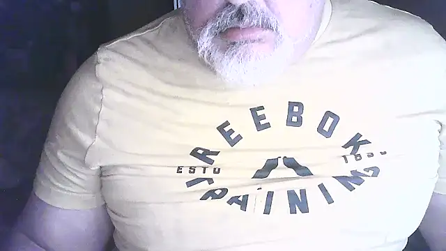 cashot58 (M grandpa) - desnudo mostrando el culo