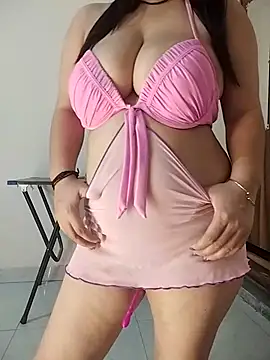 Webcam Model (RooseWater)  is live.Free join now!