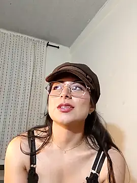 Webcam Model (saasha_Petit)  is live.Free join now!